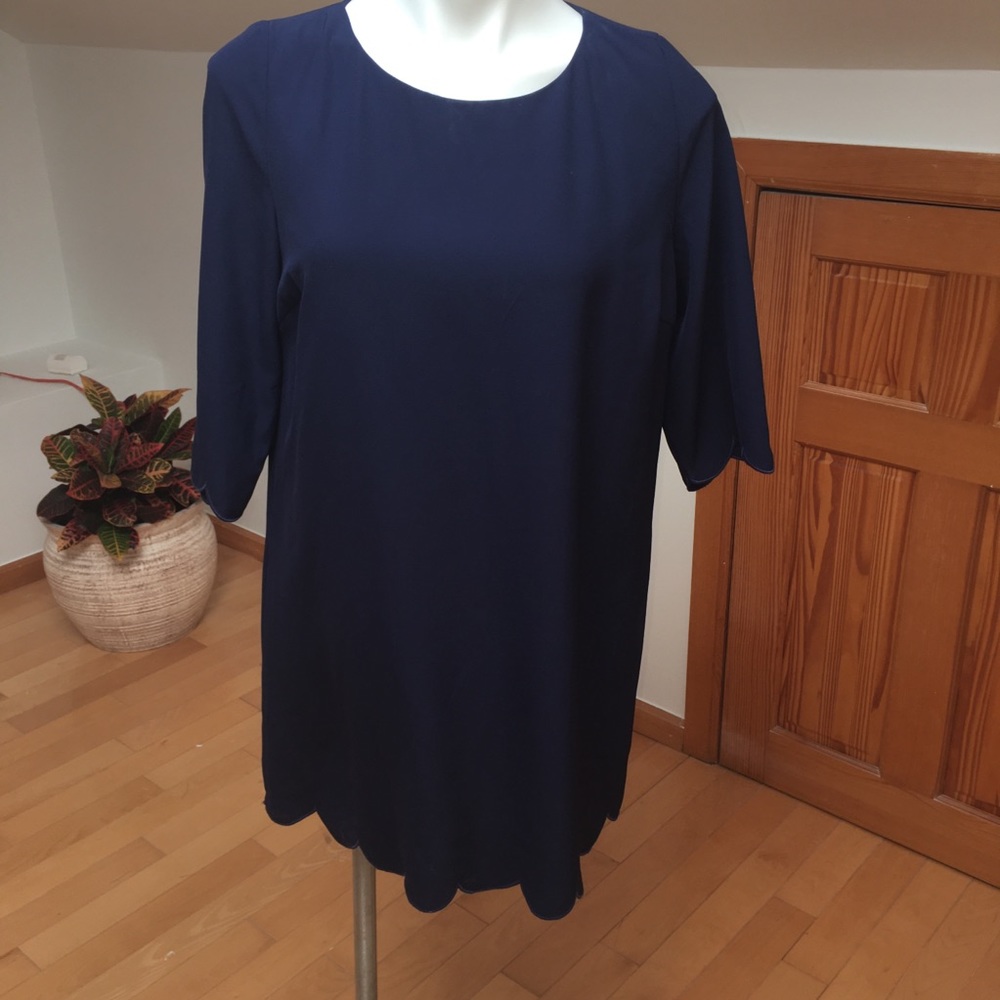 Tobi knee length dress in navy ❤️